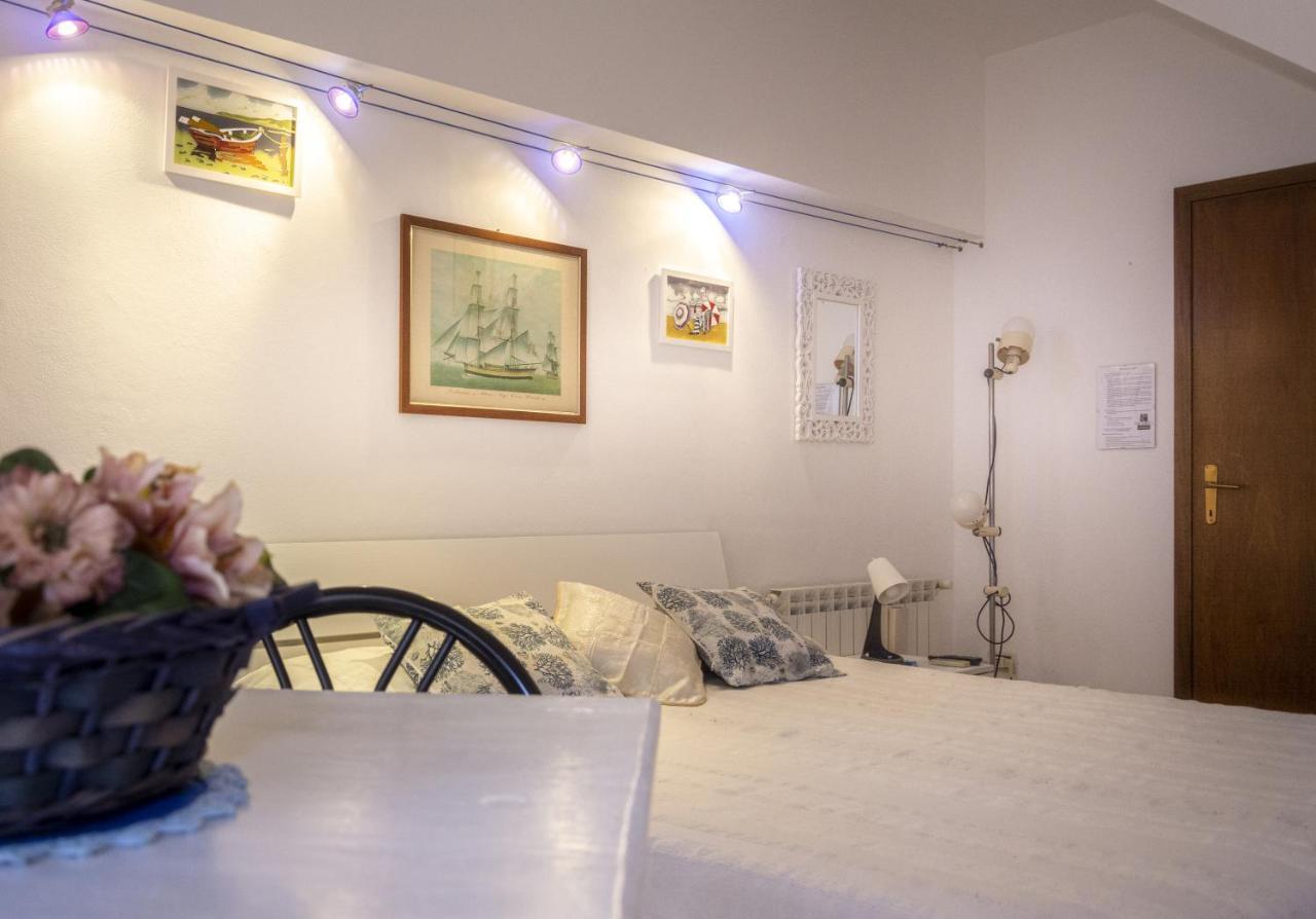 Appartamenti La Casina 阿祖罗港 外观 照片
